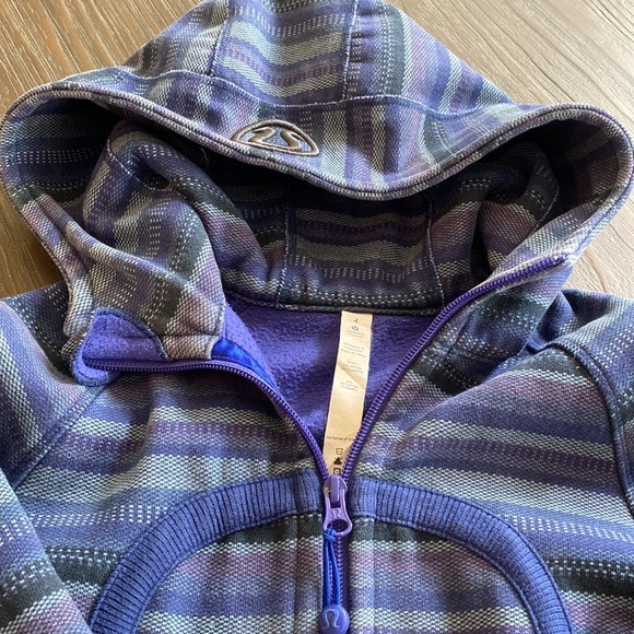 Lululemon scuba hoodie in Beautiful blues, and purples size 4. - Picture 4 of 11